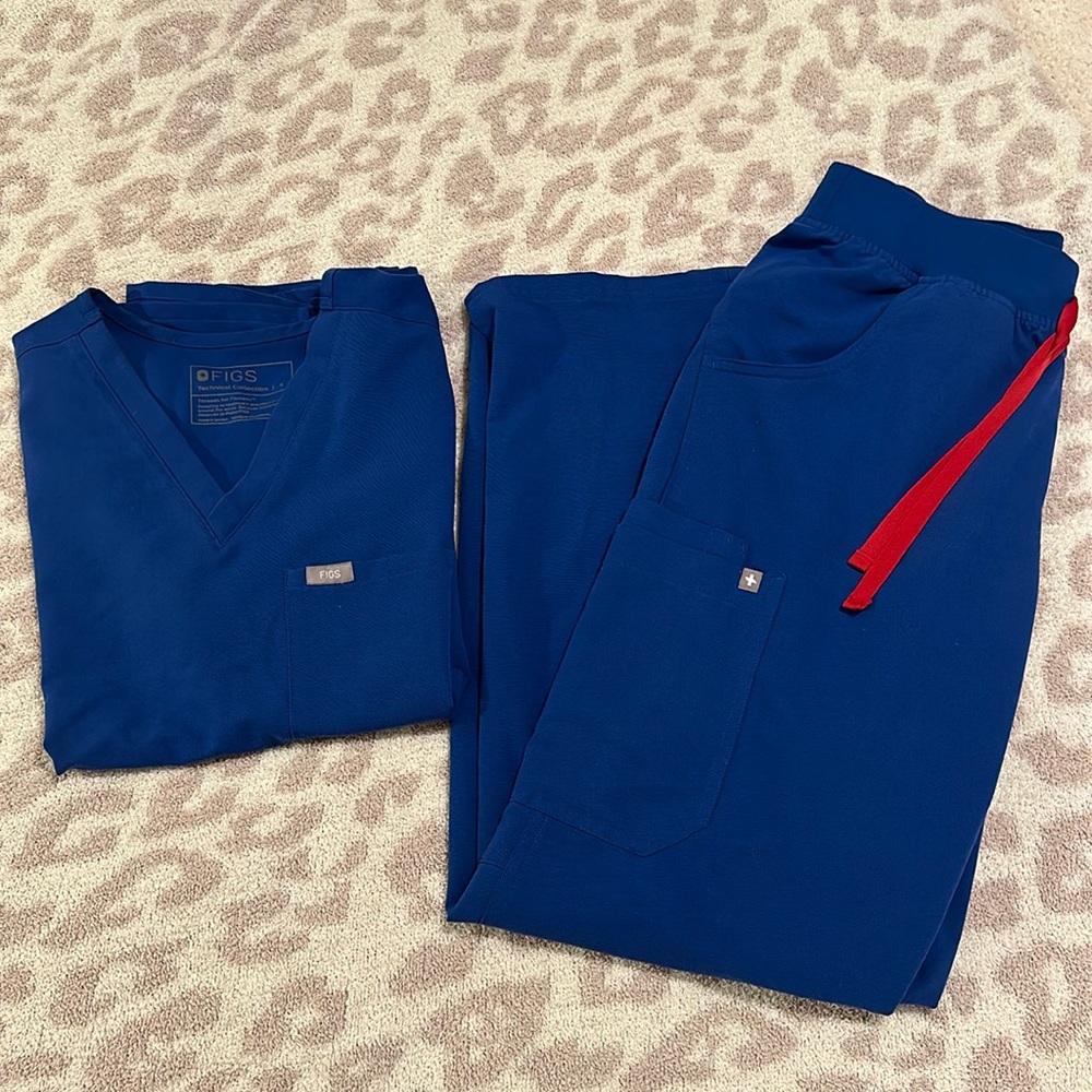 FIGS Catarina One Pocket Top & Kade Cargo Pant